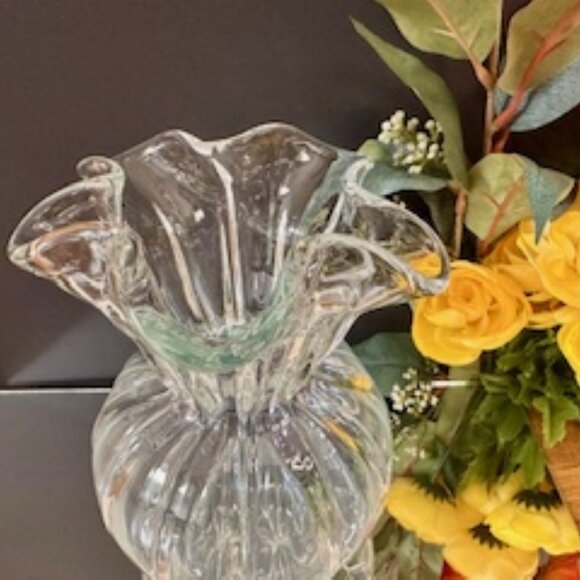 Vintage Clear Glass Ruffled Vase Ribbed Base Elegant Mid Century Glassware Decor - Picture 3 of 4